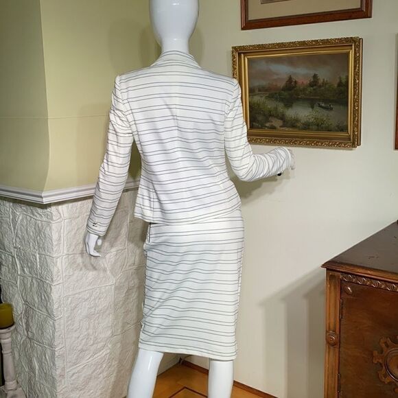 Jules & Leopold Two-Piece Skirt & Jacket Set - Picture 5 of 13